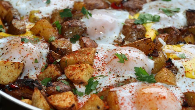 Potato, Caramelized Onion, & Roasted Red Pepper Hash with Baked eggs & Olive Oil
