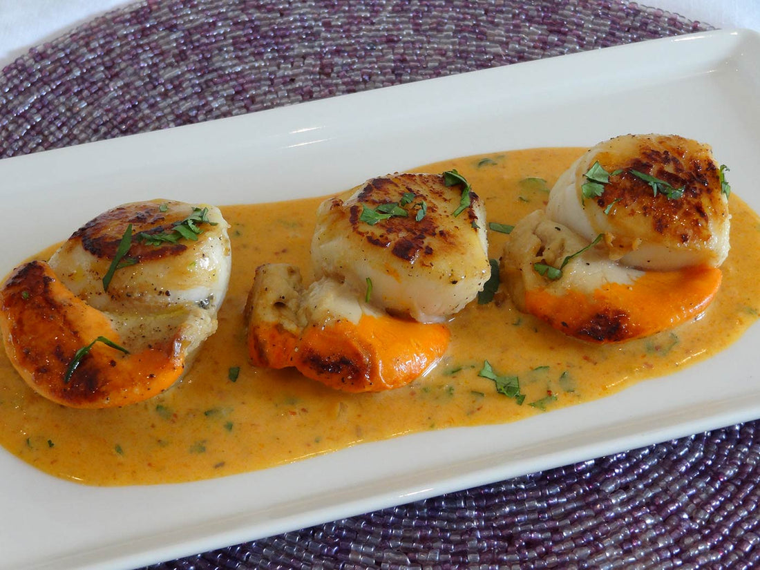 Seared Scallops with Maine-ly Drizzle's Curry Sauce