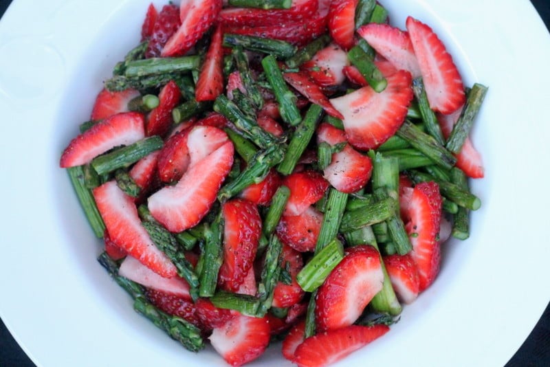 Asparagus with strawberries and Raspberry Balsamic