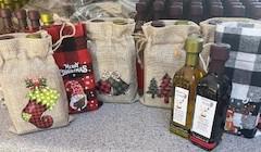 2 2oz in a holiday bag